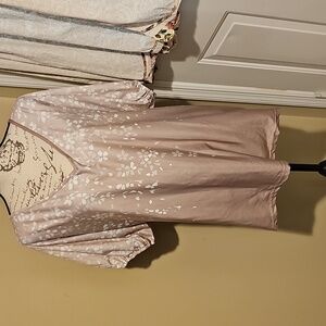 Chic Floral V-Neck Blouse - Tan